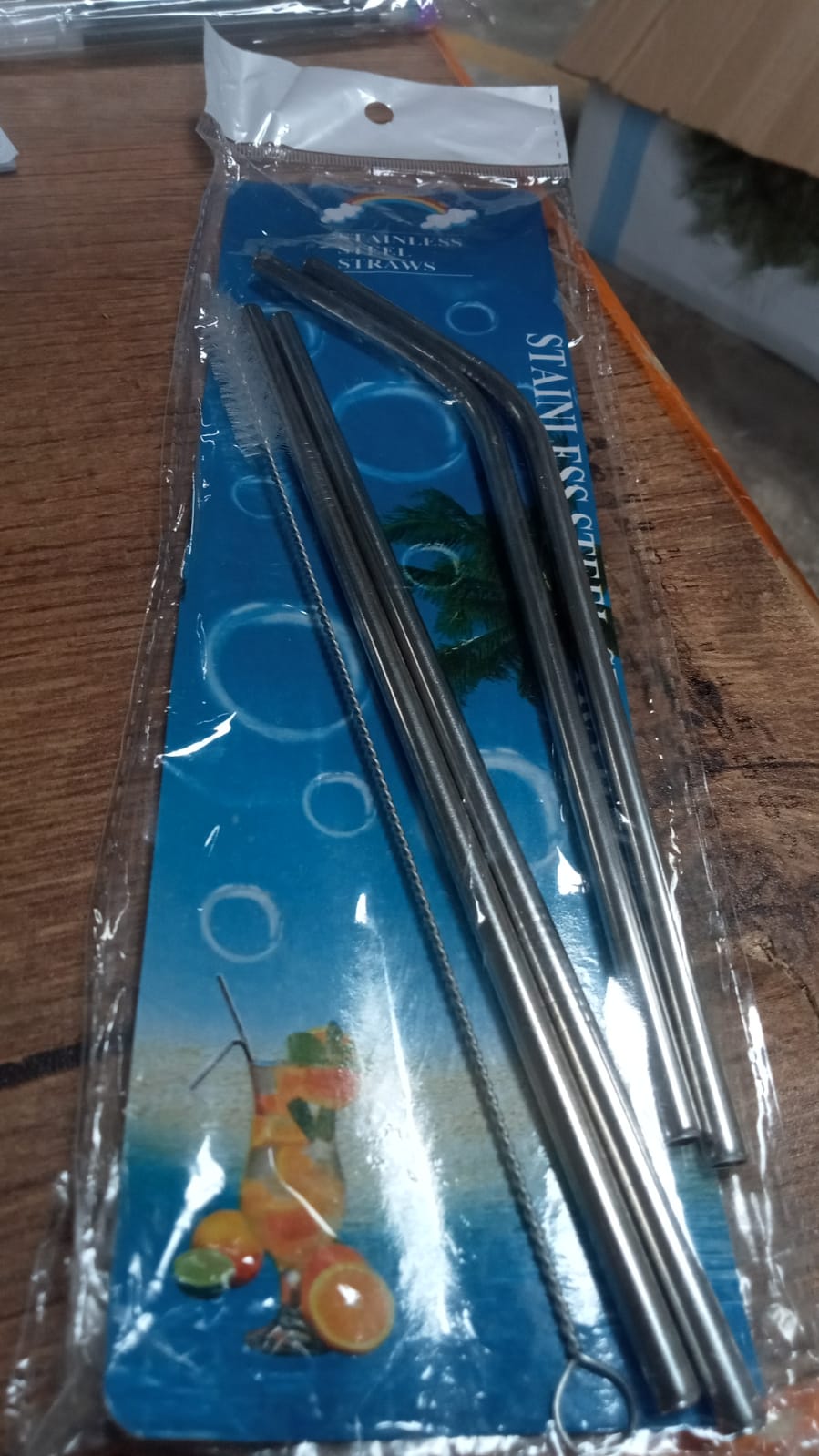 0579 Set of 4 Stainless Steel Straws & Brush (2 Straight straws, 2 Bent straws, 1 Brush) 0579 Set of 4 Stainless Steel Straws & Brush (2 Straight straws, 2 Bent straws, 1 Brush)